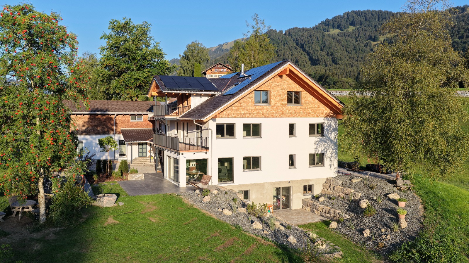 Ferienhaus Fuchs & Has – Nahaufnahme mit Balkonen